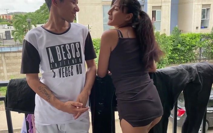 ANDREINA: Tôi đưa sữa của tôi cho anh kế trẻ của tôi...