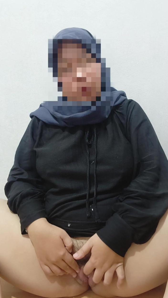 Vaginabig88: Beautiful Stepsister Wearing a Hijab