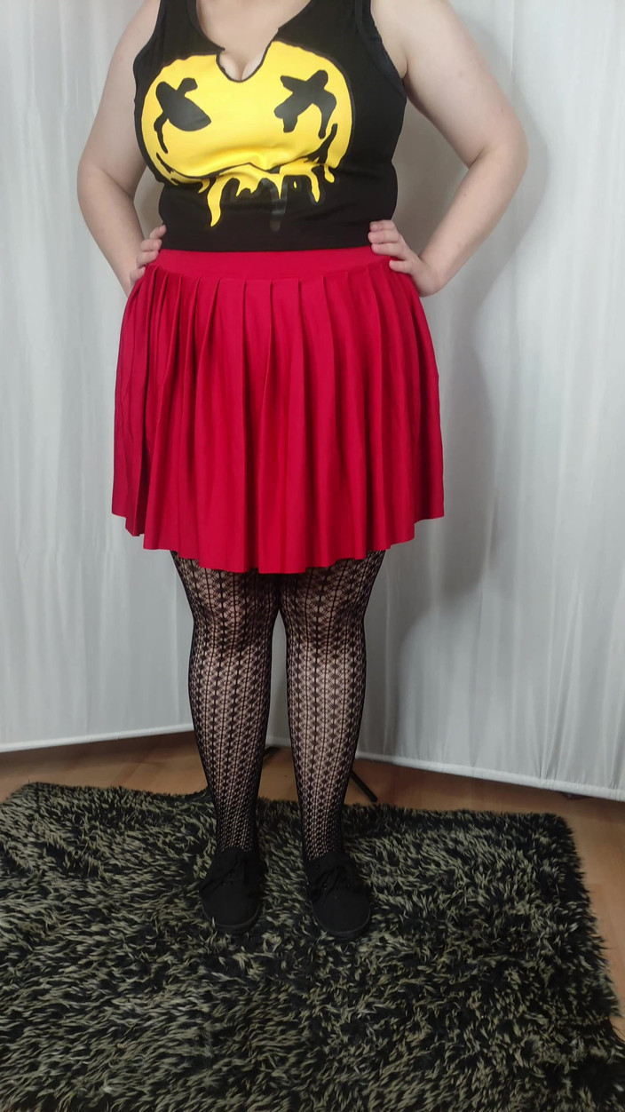 Lena Rose: [4k] Desenli külotlu çorap ve kırmızı mini etek denemesi