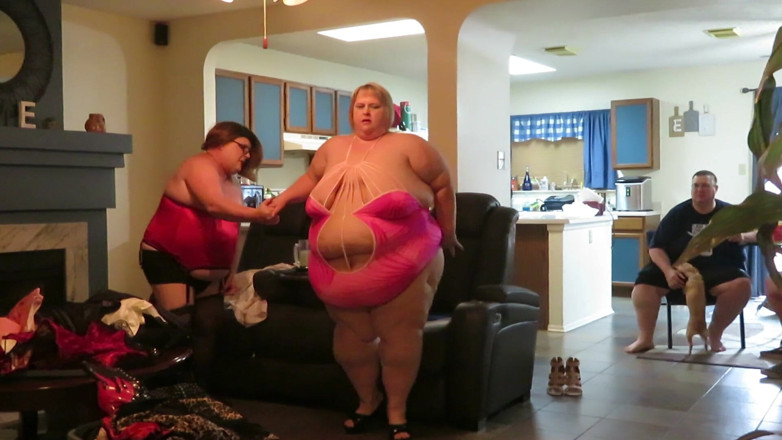 BBW nurse Vicki adventures with friends: Ssbbw Lucki Lexxi's Sub si oblékla boty