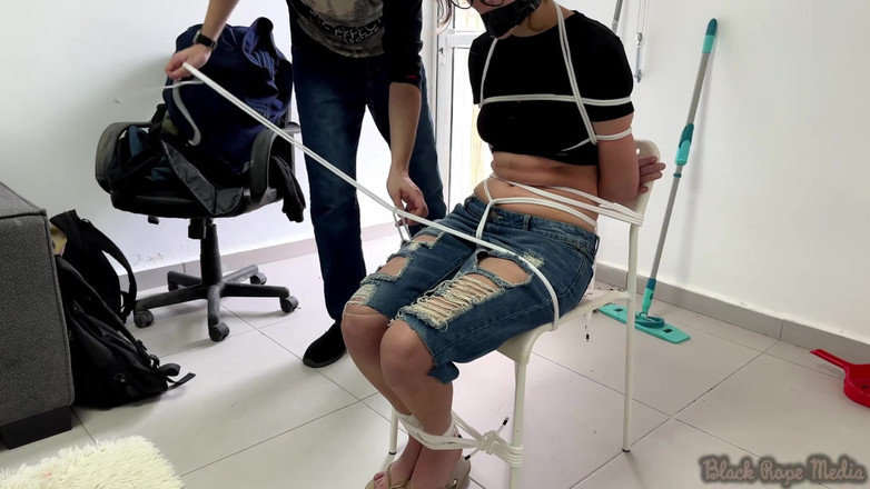 Miriam Slave: Meerdere banden voor Miriam