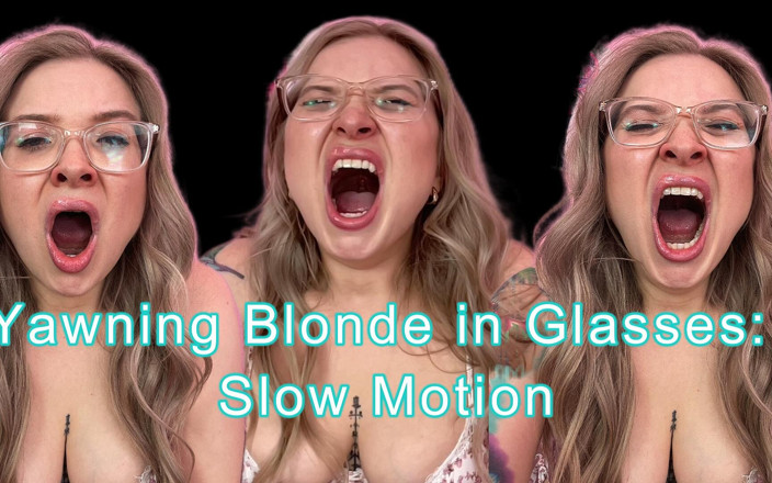 Kaiia Eve: Gierende blondine mit brille in zeitlupe