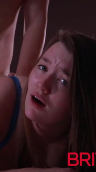 Británica de 18 años Olivia follada anal y preñada