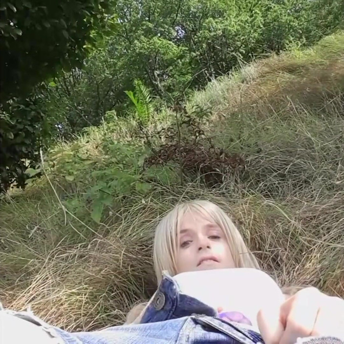 TV_Helena: Sweet tranny-girl cumshot.