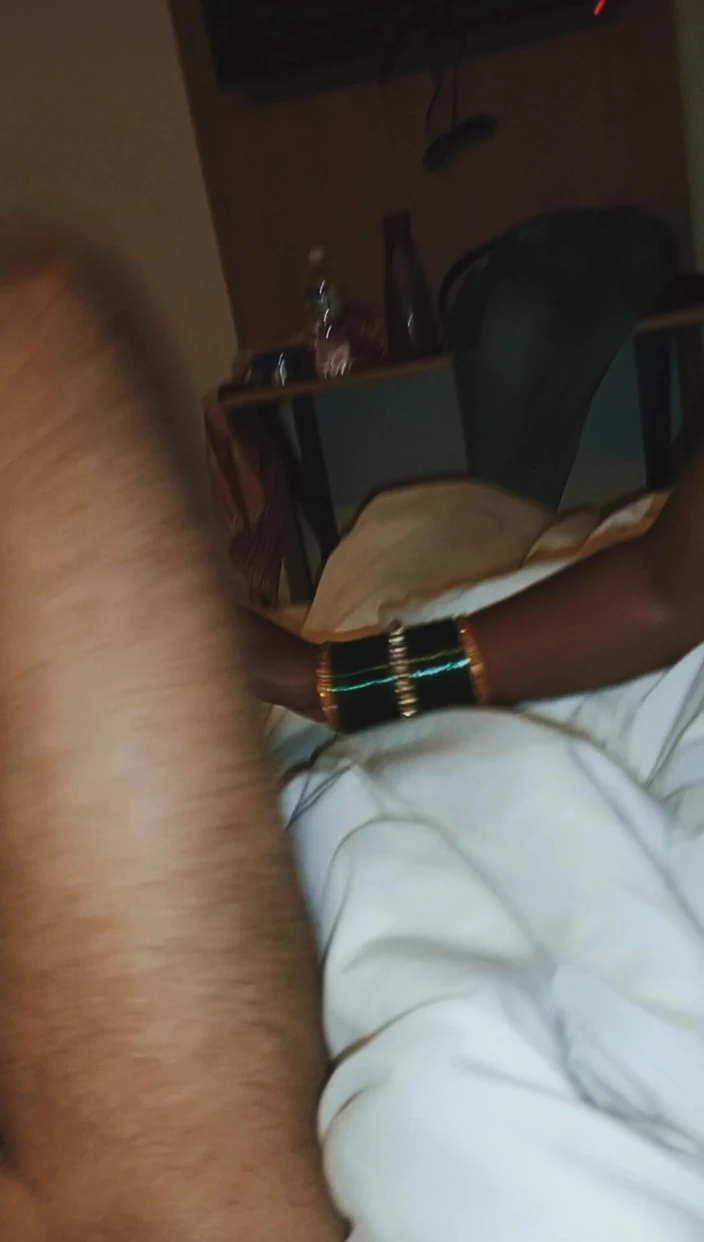 Harder299: Nadržená manželka saje ptáka a je ošukaná manželem velmi sexy.