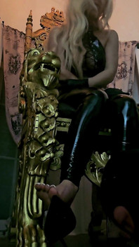 바나나 발 뒤꿈치 청소 노예를 분쇄하는 거인 Sheela Sinner 2부