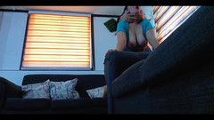 BBW Kelly Mom: Peguei minha madrasta limpando o sofá e a peguei com...