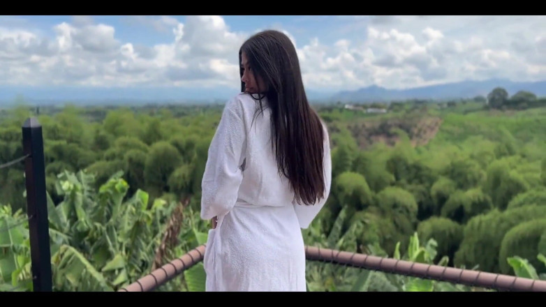 Anna Cherry: Lencería, sexo apasionado y chorreo de leche!