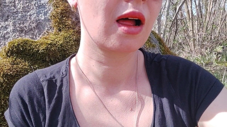 DirtyLubov: Pissing Outdoor