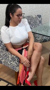 เทพธิดา คิฟฟ่า สวมรองเท้าส้นสูงสีแดงคู่ใหม่