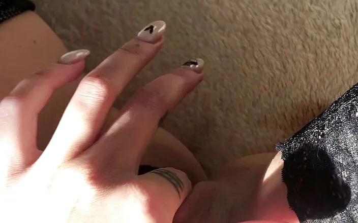 Wonder Jenny: I’m playing with my sweet pussy