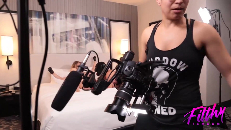 FilthyFemdom: Nejšpinavější šukající děvka v zákulisí s Monou Walesem Tony Orlandem