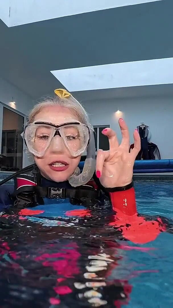 UKCuteGirl Lucy Lauren: Scuba instruktor latihan diver sudut pandangan pertama mengongkek pepek menggoda