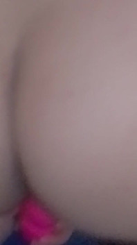 Vibrador insertado en su coño