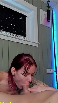 Anale rewerse cowgirl rijdend met kont creampie. Heet close-up beeld
