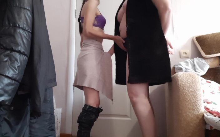 Lesbian-candys: Wir masturbieren gegenseitig und kommen zu hause gegenseitig, während niemand...