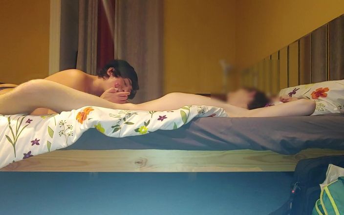 LeoTeenLatinos: Hetero student uit Finland probeert voor het eerst homoseks