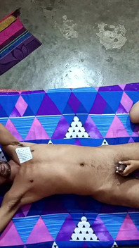 Meio-irmão fode meia-irmã quando ela pegou mão vermelha
