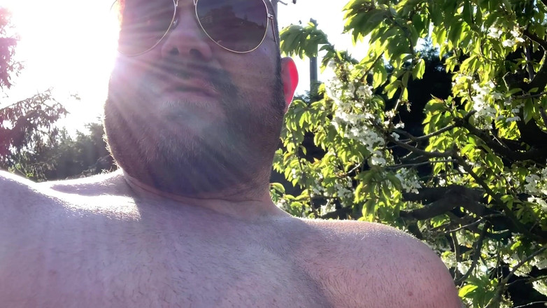 Jack stacked: Ich rauche meine Zigarre im freien in der sommerhitze