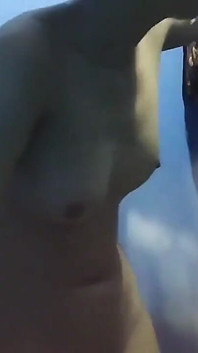 Filipina escabullendo video de su hermanastras novio