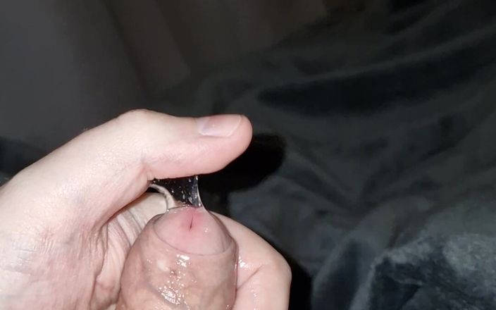 Philzstift: Masturbando meu pau encharcado e sem cortes