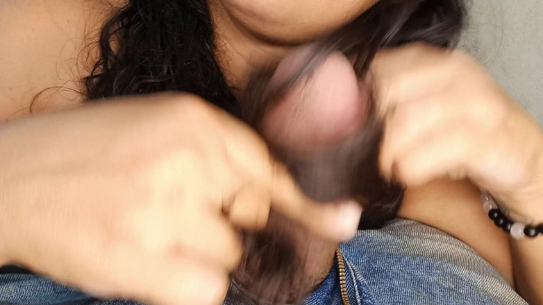Hella Zaid: Minha meia-irmã achou emocionante me masturbar com seu lindo cabelo...