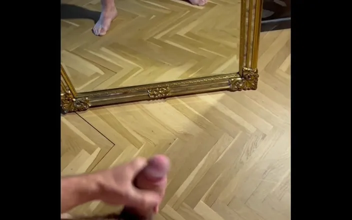 BigDaddyFeeling: Watch the mirror closely