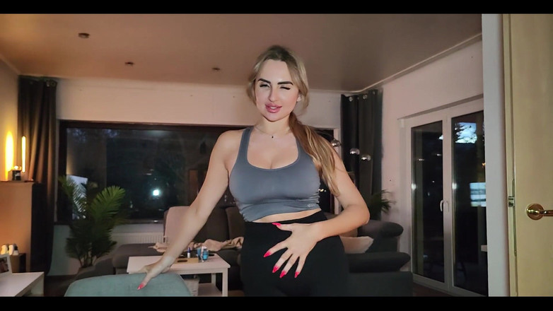 Goddess Lena: 我非常臭的脚