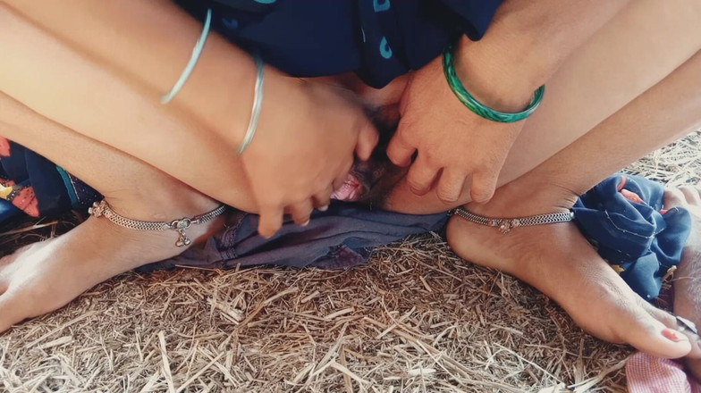 Treblsex: Savita Bhabhi w polu