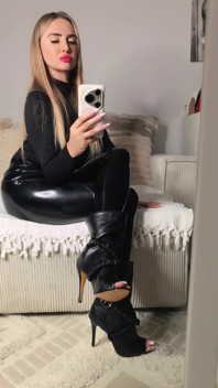 Goddess Selfie Brainfuck
