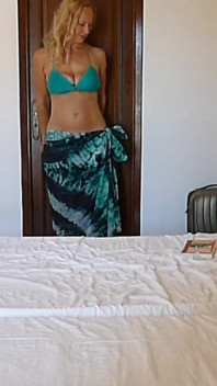 Selena's posing and games on cam