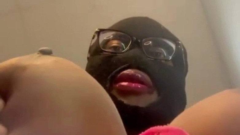 Maeling: Macro Man Clapped with Gigantic Powdered Breasts - Cellphone Overview Version