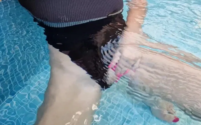 TheloveStory: Lovense Control Orgasm in the Public Pool