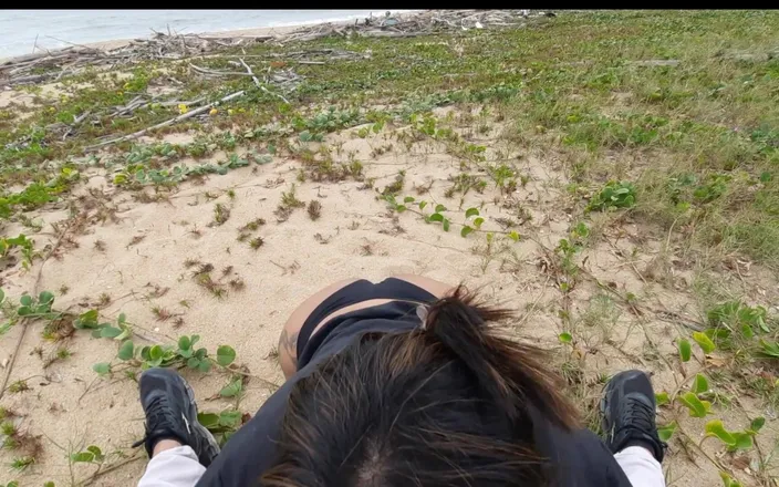 Novinha Insaciavel: Anal Day at the Beach with Horny Voyers