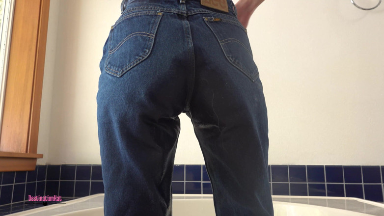 Destination Kat: Kencing dan bermain dalam seluar jeans