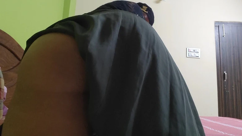 Hope Love: Мусульманская девушка с красивыми сиськами и идеальным телом чувствует возбуждение