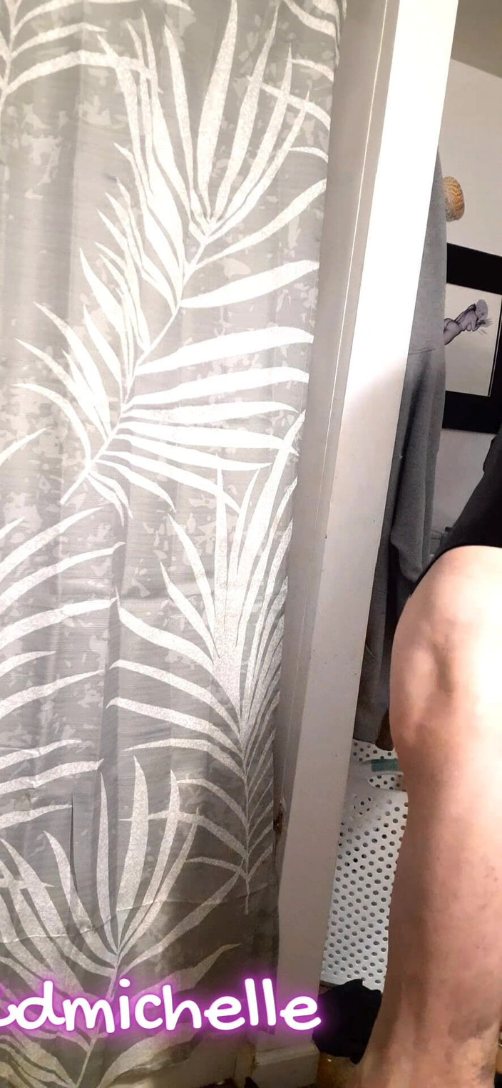 Crossdressers Cd Michelle wearing sexy lingerie: Cdmichelle试穿许多不同的服装性感内衣连衣裙