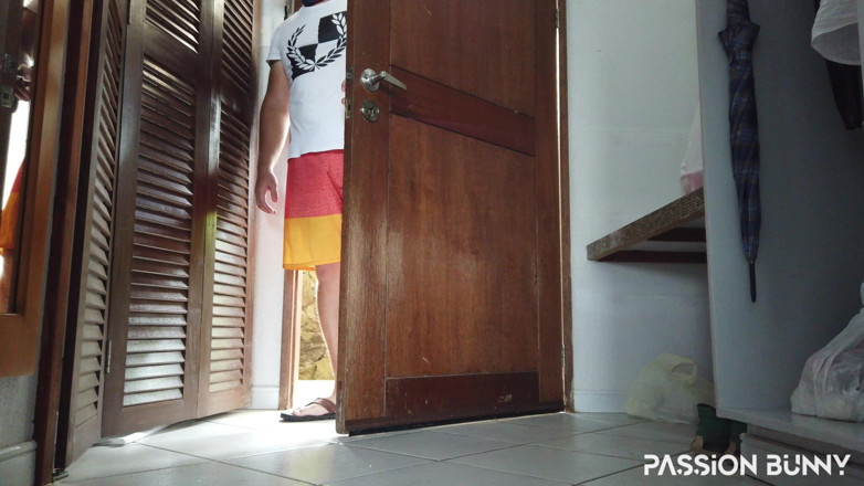 PassionBunny: Pengiriman bugil - kurir makanan yang bahagia