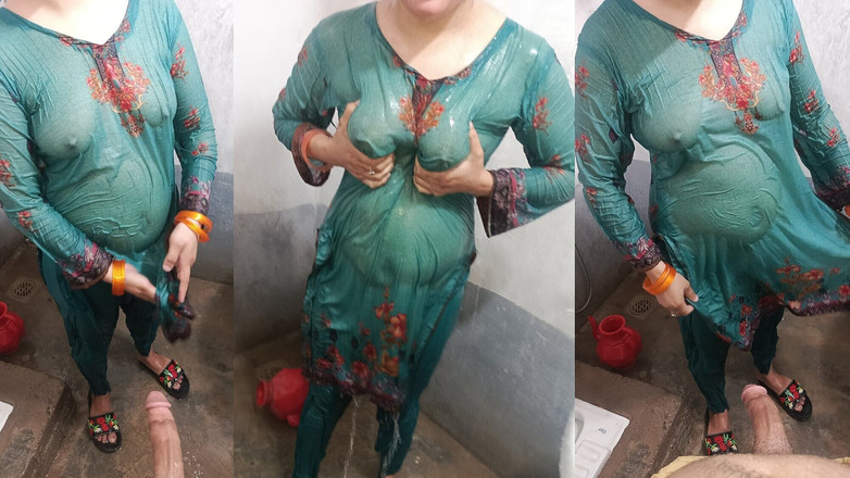 Desiwife: Je joue avec ma femme sexy dans la salle de...