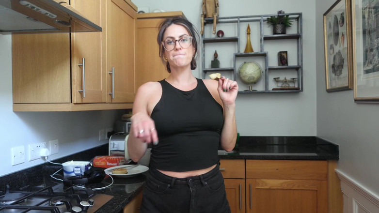 Countess diamond: あなたのドミナルームメイトの汗ばんだ脇の下