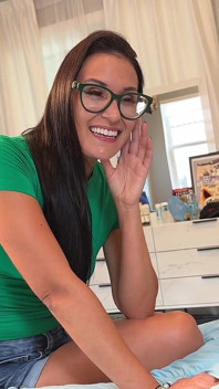 Jade Green, demi-sœur ringarde, veut essayer le porno avec Teddy Tarantino