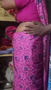 Makcik desi India mengongkek bos di rumah kampung