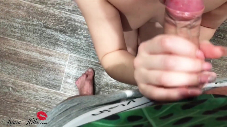 Kiara Hills: キッチンで美しいブロンドハードセックス - おっぱいに兼