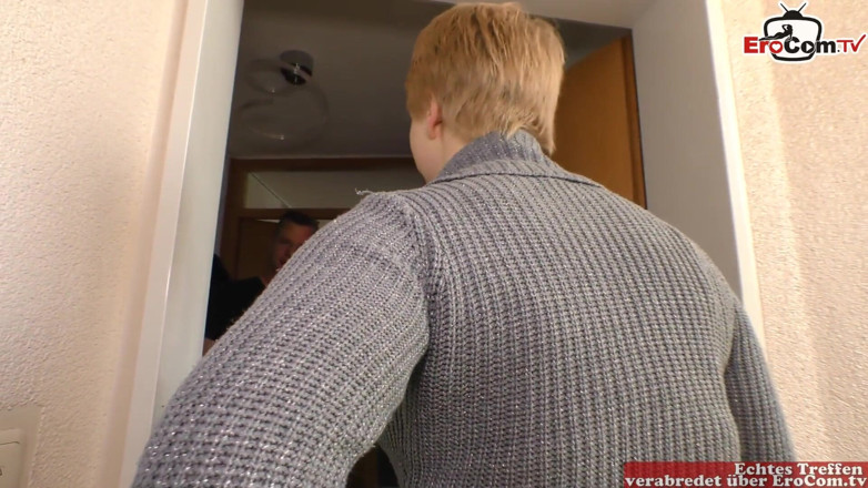 EroCom: Natural neighbor with short hair seduced to a spontaneous fuck