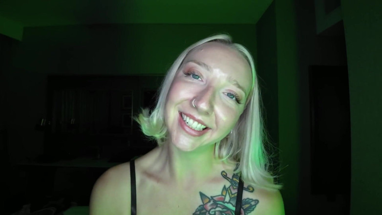 Mr LDN Lad: Hübsche Fem Blondine Wichsanleitung, Schicker Britischer Akzent