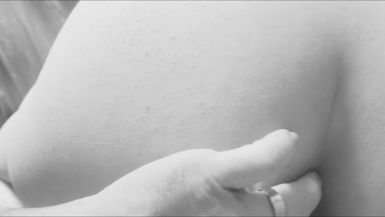 WaifuNovva: Je reste seule avec mon demi-frère et je lui dis...