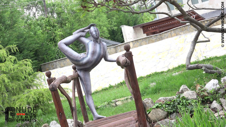 Gymrotic: Vedeta porno cu șarpe