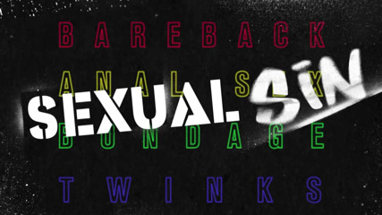 SEXUAL SIN GAY: Lelaki berpantat berbulu dikongkek tanpa kondom di sofa oleh zakar...