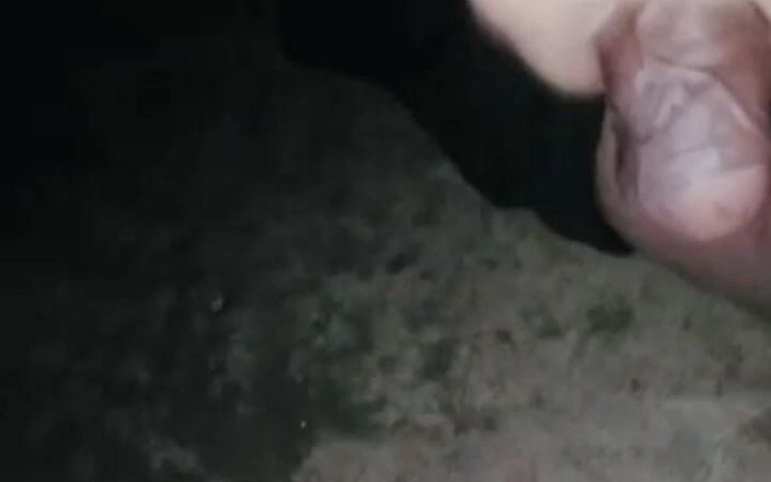 Xboyricky: Desi chlap masturbuje jeho zakřivený penis