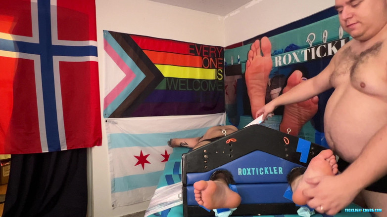 Ticklish Chubs: Návštěva trans lechtání fanouška evan